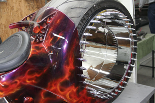 Illustration for article titled Hubless Monster Motorcycle Rolls Without Spokes